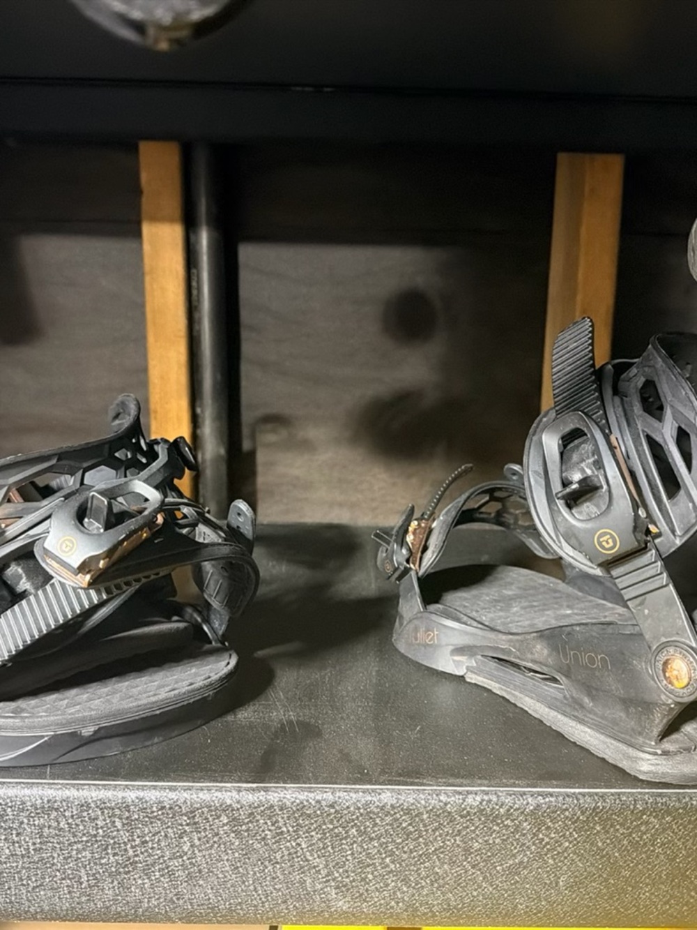 Black Snowboard Bindings - Union Juliet Bindjngs - Picture 2 of 2